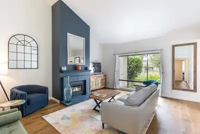 Image de Cozy three-bedroom townhome in the heart of St. Helena