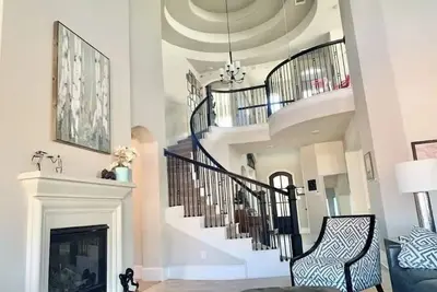 Image de Entire home monthly rental 3 months minimum.