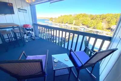 Image de F Lakefront Condo Remolded Boat Slip, Patio Views, Sleeps 4, Pool, Kitchen Wi-Fi