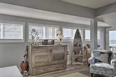 Image de New! Oceanfront Newport Condo w/Deck & Views!