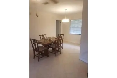 Image de Cheerful & Peaceful 3 Bedroom 1 Bathroom Home