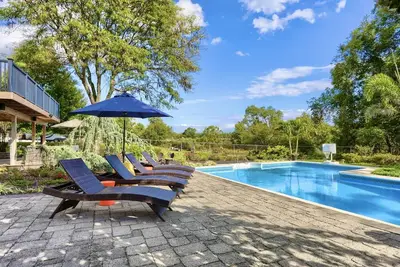 Image de Hershey Attractions! Hot Tub, Fire Pit, Pool, Game Room and 15 Mins To Hershey!