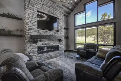 Image de Dusty Diamond-New build, private hot tub, 4 miles to Sturgis & 5 miles to Deadwood!