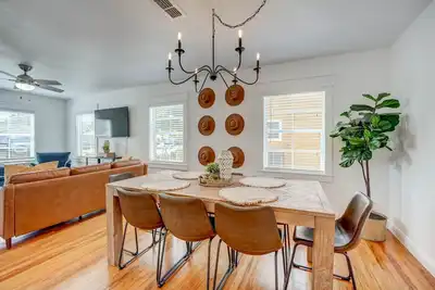 Image de New\/\/\/A Grand Home in Tech Terrace
