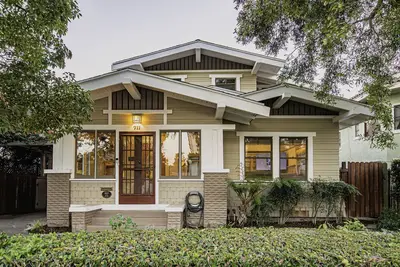 Image de Spacious Craftsman House in Downtown Lb - 5 car parking - Ideal for large groups