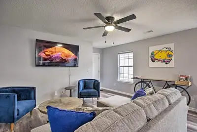 Image de New! Beautiful Updated House w/ Fenced Backyard!