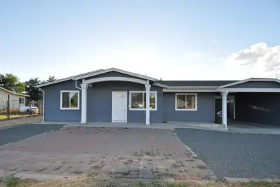 Image de 15 minutes to Prescott Downtown! Family-sized Home