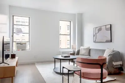 Image de Sleek Uws 2br w/ Elevator, Doorman & Gym, nr Central Park, by Blueground