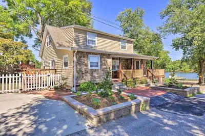 Image de Sunny Glen Burnie Home - On-Site Water Access