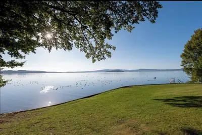 Image de Lakeside &Tennis Court Paradise