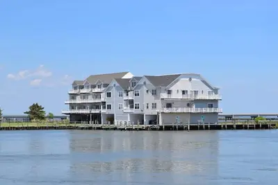 Mischievous Mermaid-Waterfront w/ Shared Dock