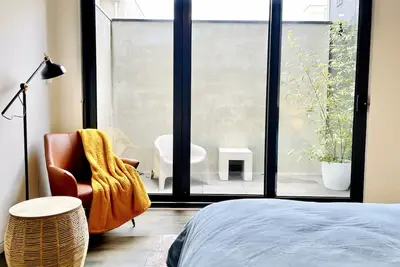 Image de Your home away from home in South Melbourne (with garaged parking)