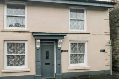 Crumble'S Cottage, pet friendly, with open fire in Kirkbymoorside