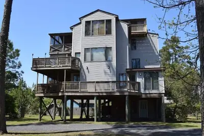 The Tree House-Close to Beach Beautiful Views!