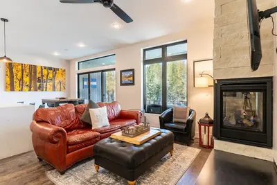 Image de Luxury Condo w/ Private Balcony for River Views & Access to Walking-Trails!