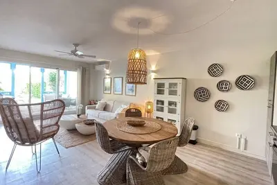Image de Et VoilĂ ! , magnifique appartement 1 chambre sur la plage!
