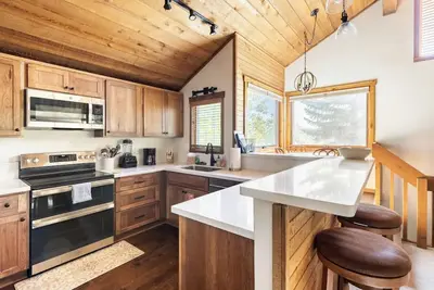 Image de Beautifully remodeled mountain cabin retreat with incredible mountain views!