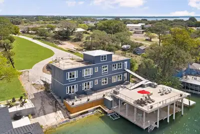 Image de K5 Lakehouse | Waterfront | Boat And Jet Ski Slips | Hot Tub