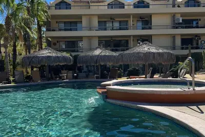Image de 2 Bed/2 Bath Condo in the heart of San Jose del Cabo, 5 minutes from the beach!