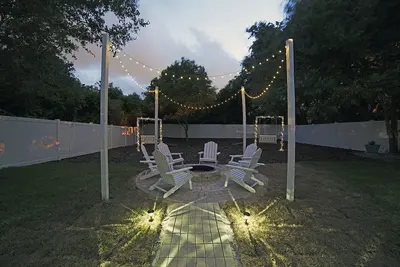 Image de Heated pool house 4 miles away from the beach. . .