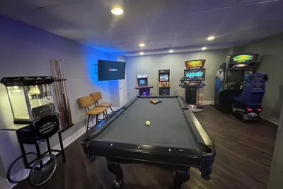 Image de The Parkview House. Hot Tub, Arcade & Park!