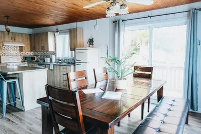 Image de Luna-Nuage chalet: rivière, aventure, Ac, wifi, Bbq, animaux bienvenus. Parfait