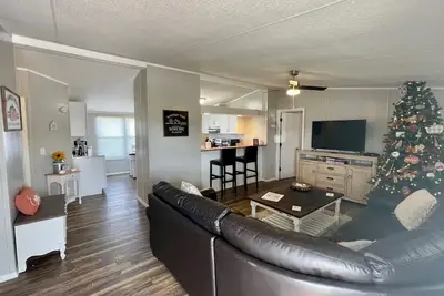 Image de \"Fall in Love\" Retreat less than 10 minutes from Lake Texoma and Choctaw Casino