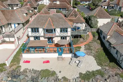 Image de Large Oceanfront House in Historic Gated Community with Optional Apartment