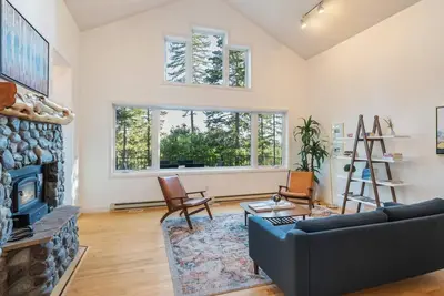 Image de Lingonberry Log Lodge