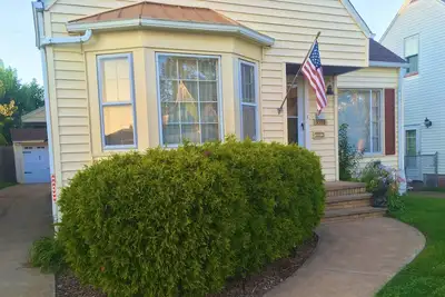 Image de Cozy & Quiet beautiful 4 bedrooms, close to downtown, Cleve clinic