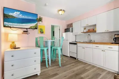 Image de Steps to Beach and Boardwalk | Pineapple Retreat