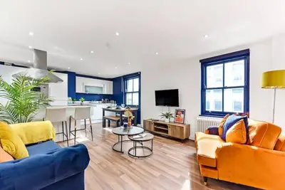 Spacious Contemporary 2 bed flat