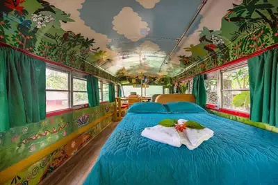 Image de Unique Colourful Bus Near Airport Costa Rica