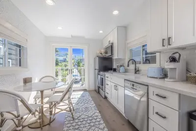 Image de Magnolia Cottage near West Seattle's Alki Beach