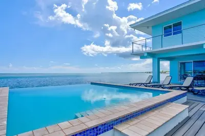 Image de P39 - 3 bed, 3 bath home with spectacular open water views