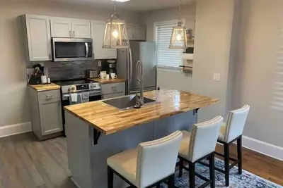 Image de Centralized Charlotte Townhouse with Table Tennis