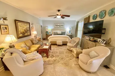Image de Sunflower Suite on the River