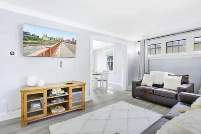 Image de Relaxing 4-bedroom With A Nice Deck & Grill — Close to U of M