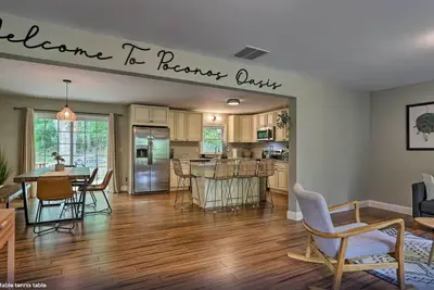 Image de Poconos Oasis with hot tub, Game Rm, & Fire pit. 8 min from Bushkill & Shawnee
