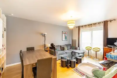 Image de GuestReady - Red Letters in Montrouge