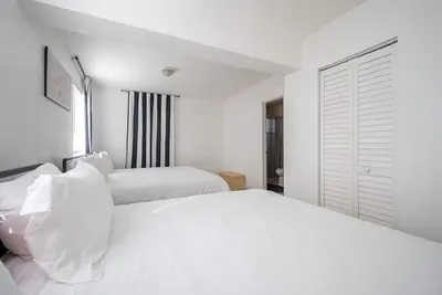 King Size Beds, Chef's Kitchen & Central Location
