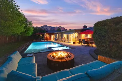 Image de Uptown home, Heated Pool, Hot Tub, Amazing Views