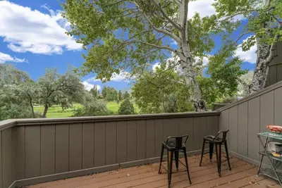 Image de Relaxing Country Club Retreat with Golf Course & Mountain Views