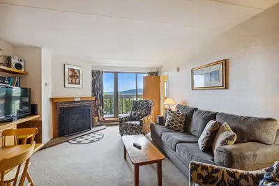 Image de Lovely renovated condo. The outdoor pool, hot tub, and, tennis courts Close to Golf and Hiking
