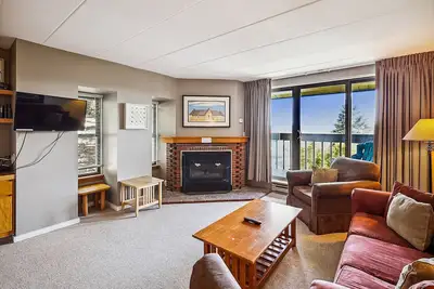 Image de Fabulous condo with outdoor pool, hot tub, tennis course. Close to golf and hiking