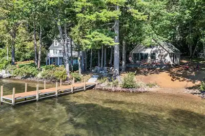 Image de Winnipesaukee Waterfront Chalet with Sandy Beach Private Dock and Fire Pit