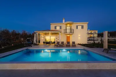 Image de Villa Rosmarino Muntrilj with private pool