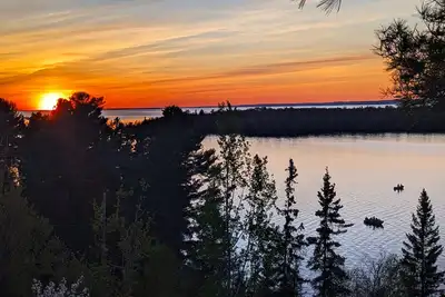 Image de Private Lakefront Retreat On 7 Private Acres With 250 Feet Of Shoreline