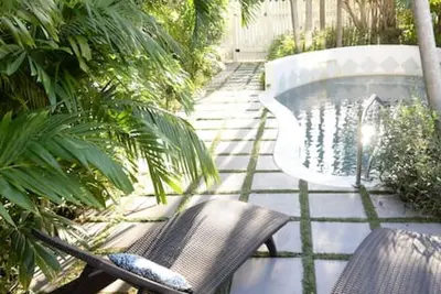 Image de Island Oasis in Casa Marina area - Private pool, Gem electric car, walk to Duval & beach, w/parking