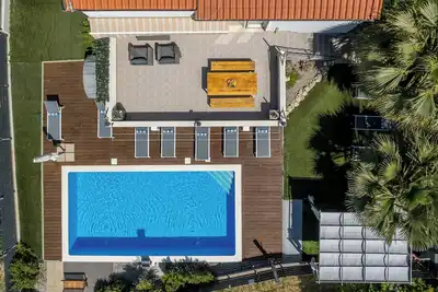 Image de Spacious 4-bedroom house with fitness room, salt pool, WiFi in lovely Kastel Stari
